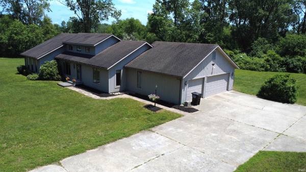 3515 Gregory Farm Village, Rochester, IN 46975-8973