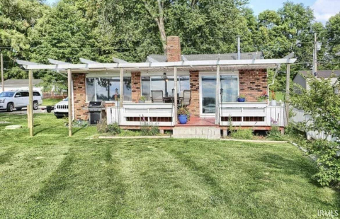 1049 Chapman Lake Drive, Warsaw, IN 46582