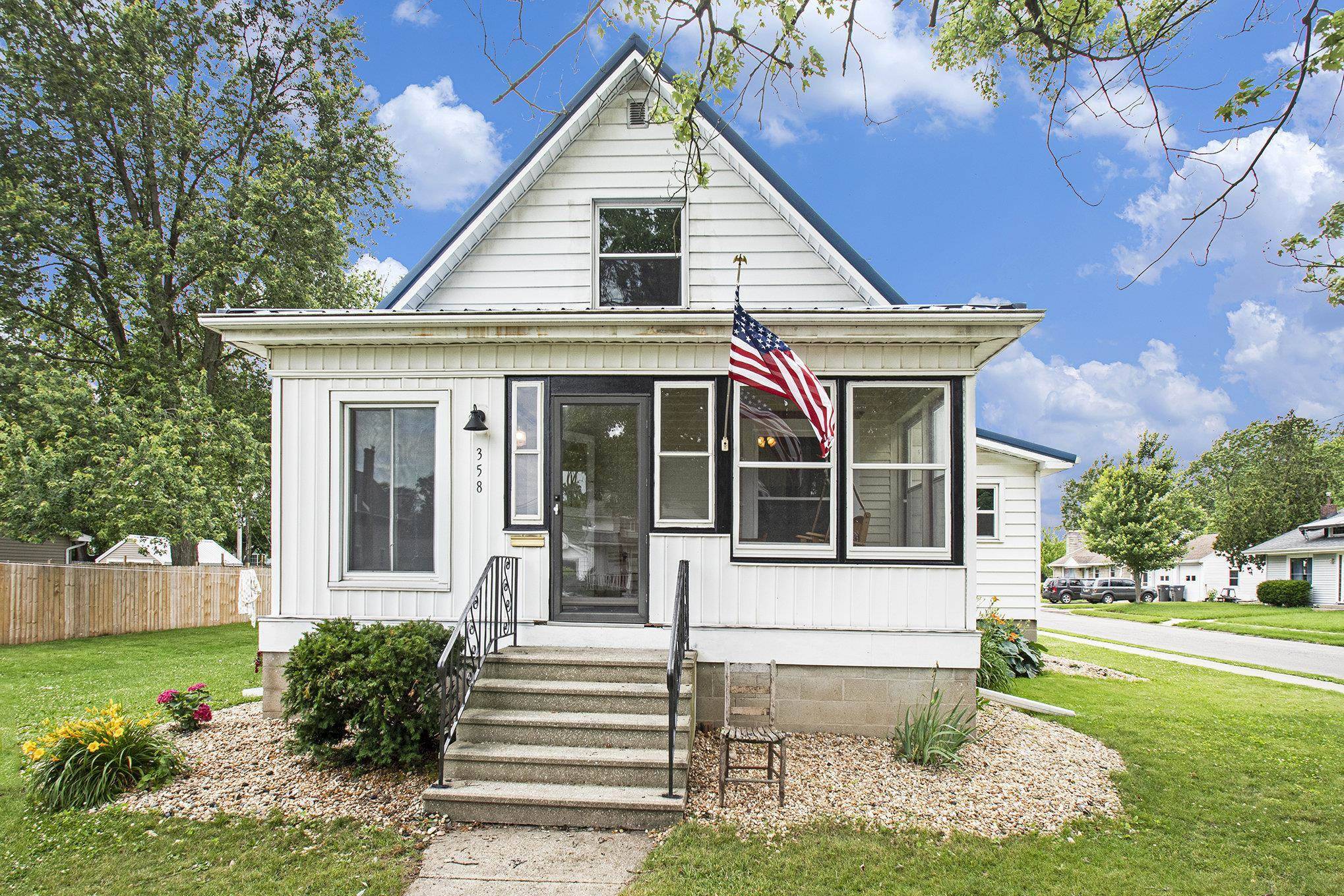 358 N Locke Street, Nappanee, IN 46550-1618