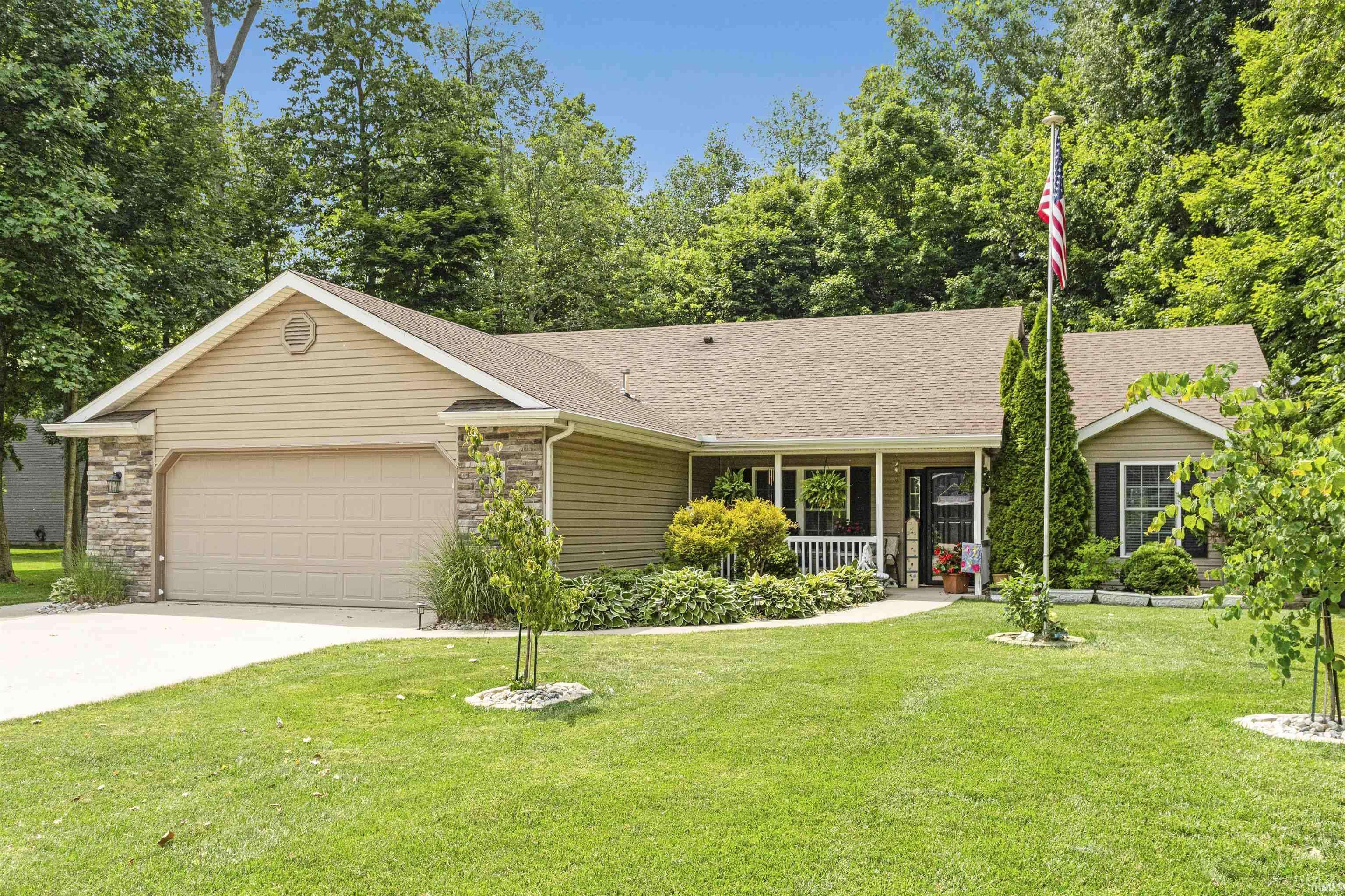 1403 Old Briar Trail, Auburn, IN 46706-3824