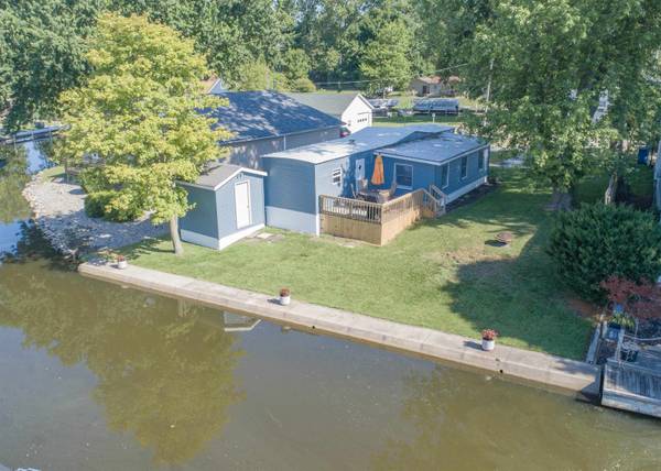 255 Lane 102 Crooked Lake, Angola, IN 46703-9153