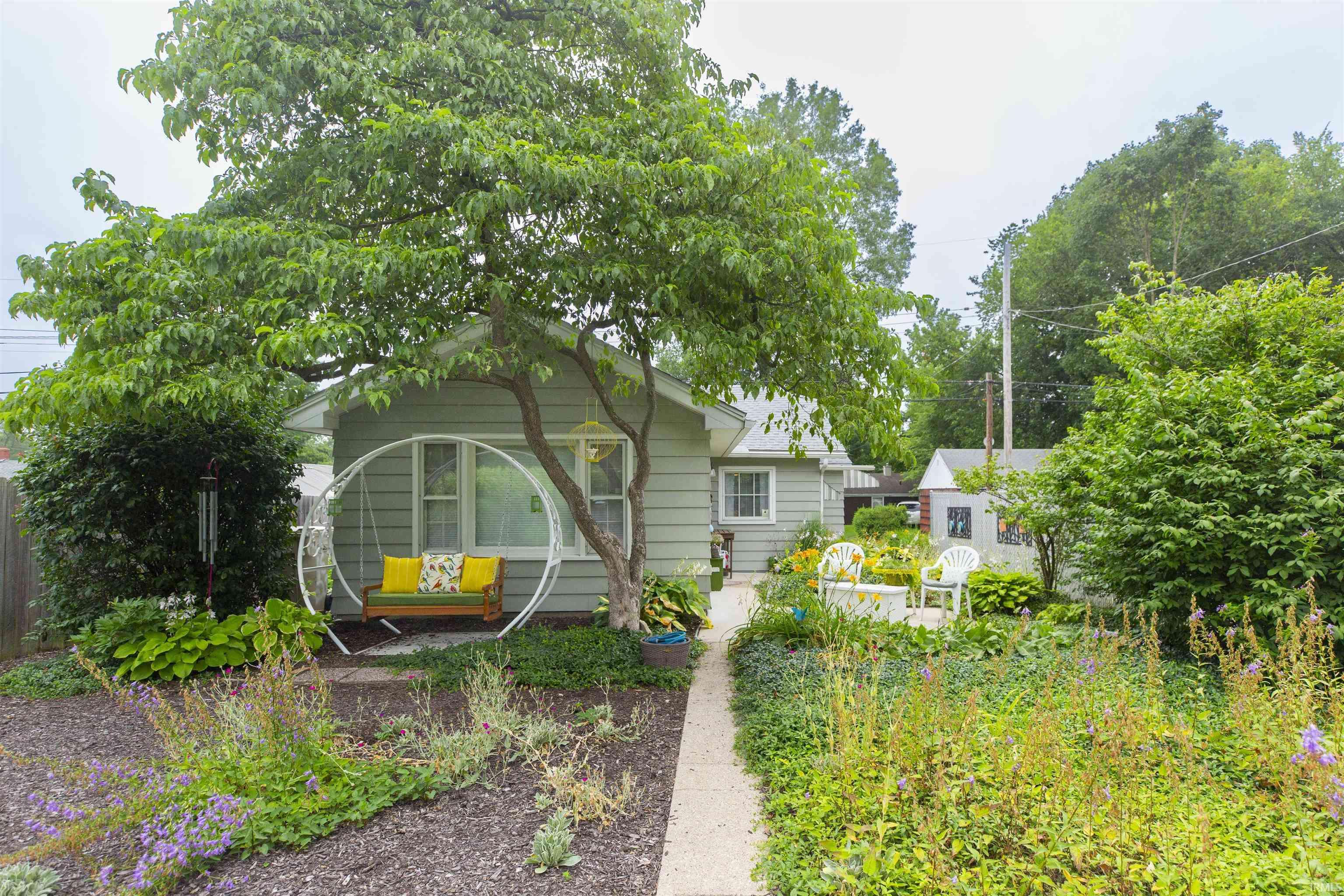 1625 E Ewing Avenue, South Bend, IN 46613-3535
