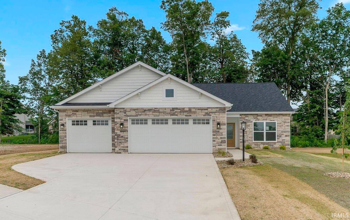 8245 caverango Boulevard, Fort Wayne, IN 46815