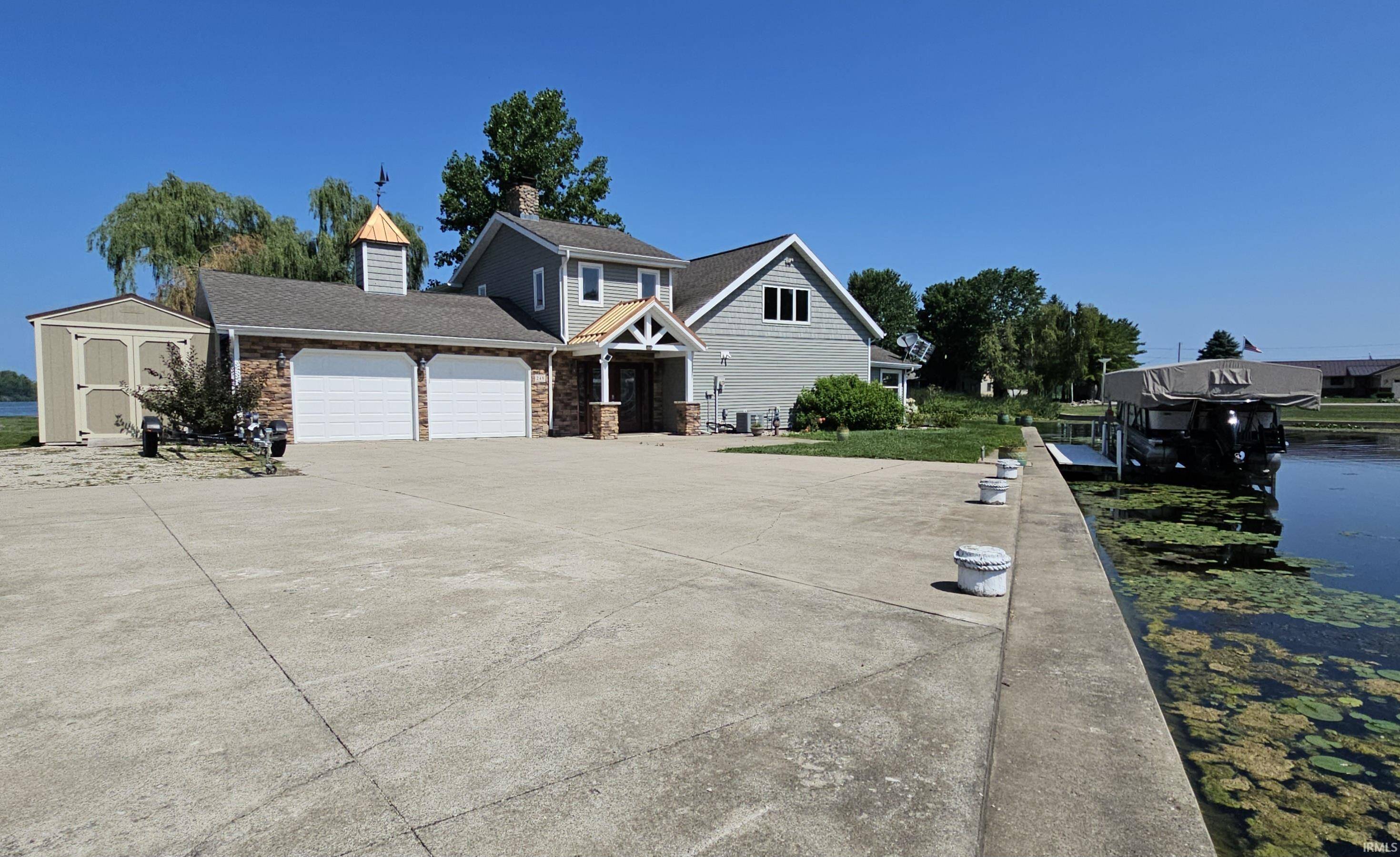 249 Ems B20c2 Lane, Pierceton, IN 46562-9128