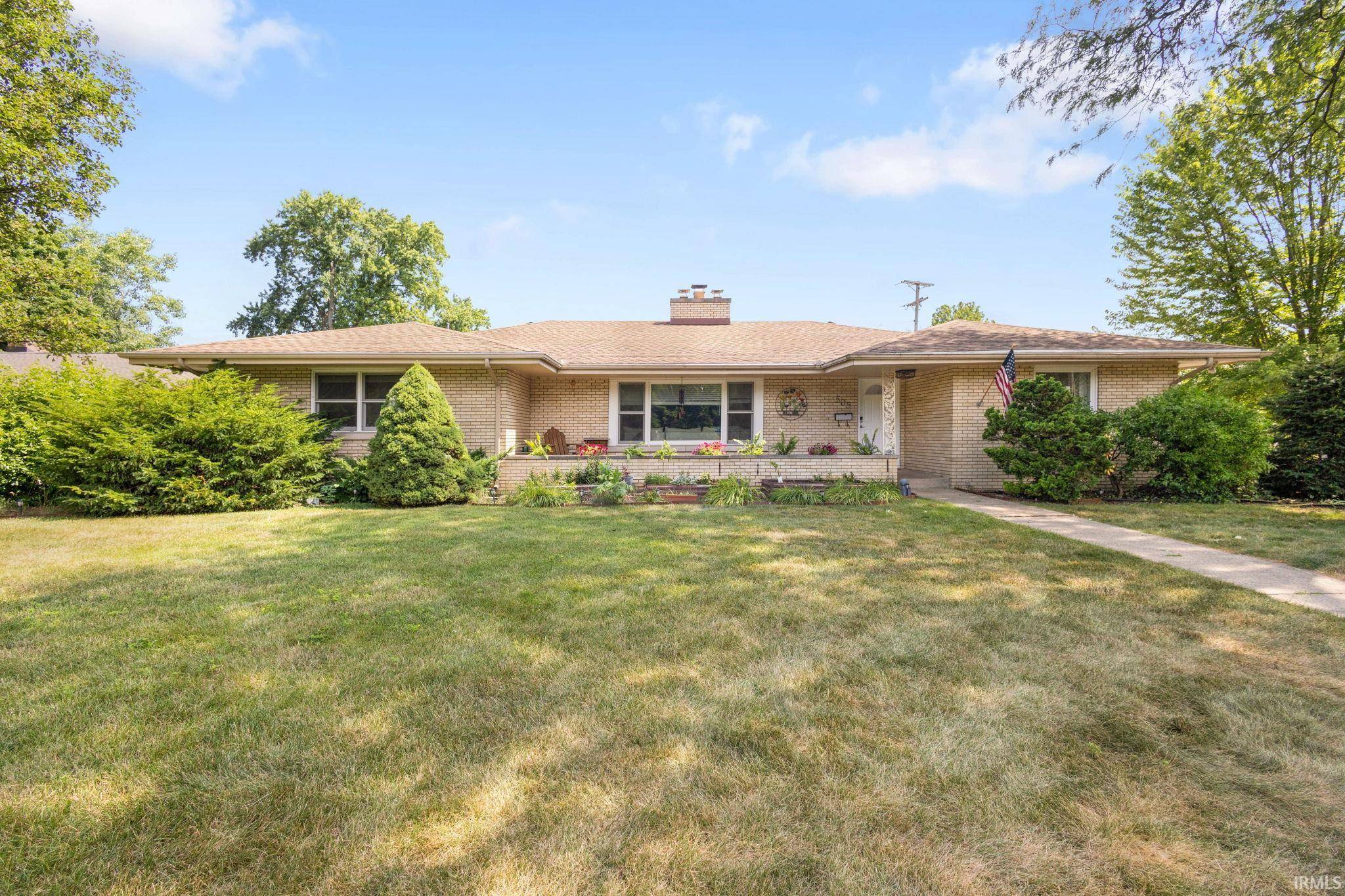 505 W North Shore Drive, South Bend, IN 46617-1145
