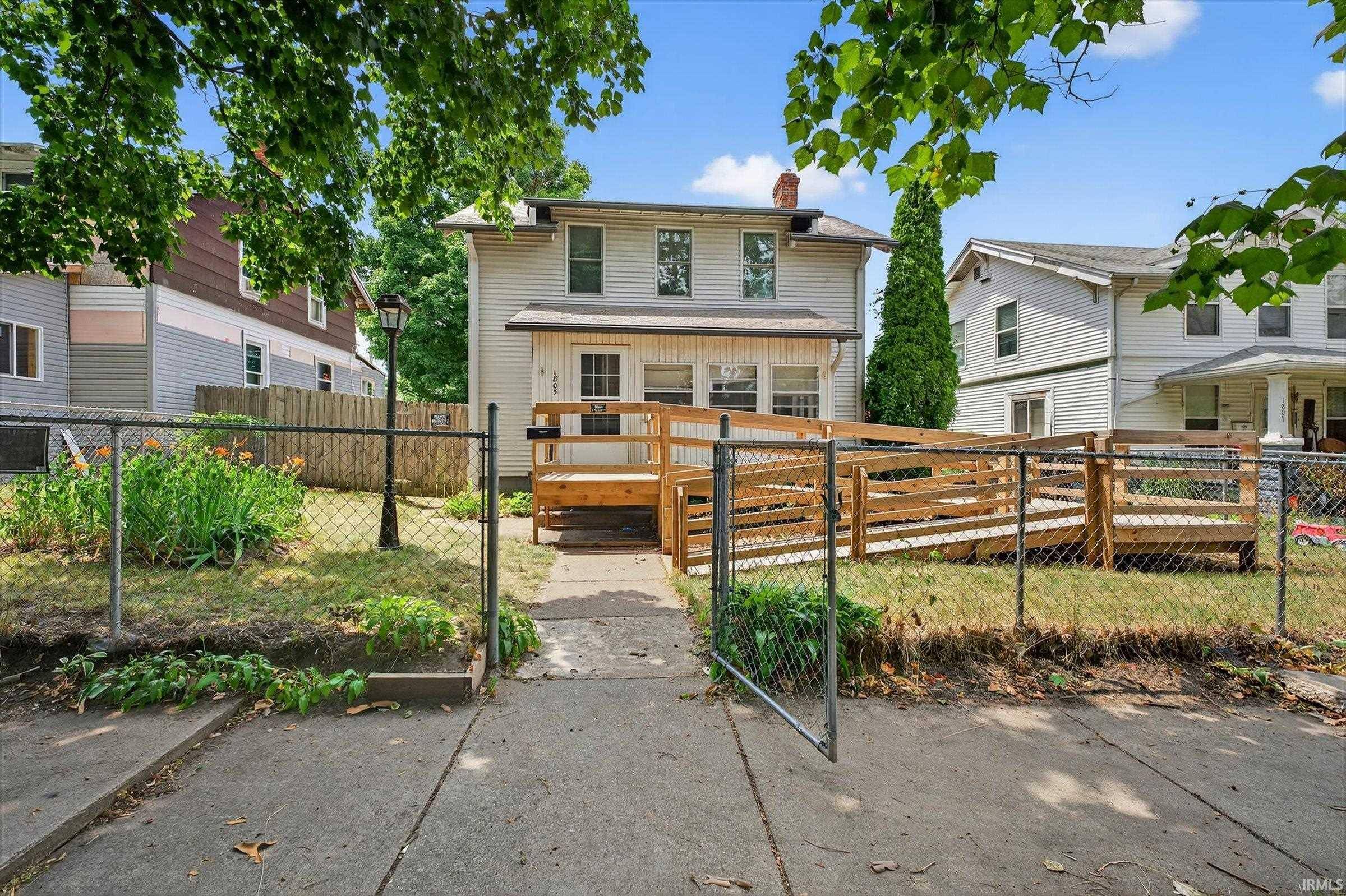 1805 S Douglas Street, South Bend, IN 46613-1615