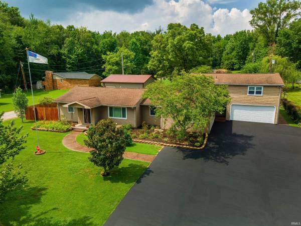 8644 Vann Road, Newburgh, IN 47630