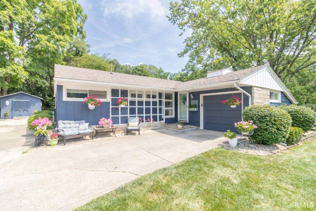 2705 E Fairoaks Drive, New Castle, IN 47362-1641