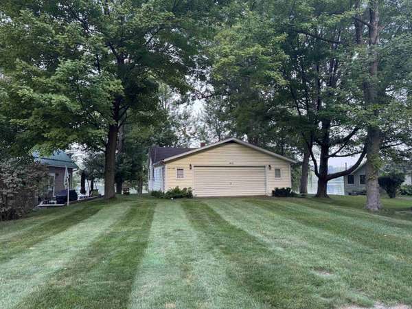 6240 S 085 W Messick Lake, Wolcottville, IN 46795