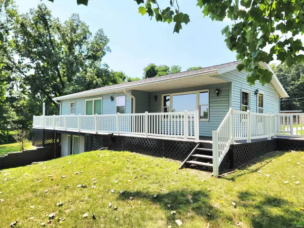 51585 E County Line Road, Middlebury, IN 46540-8940