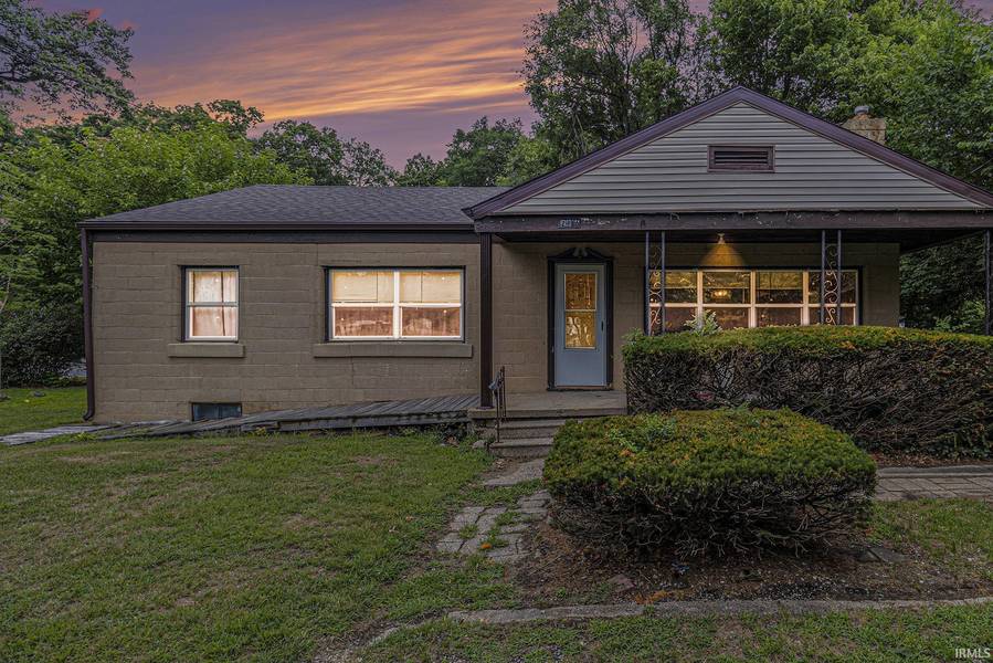 2016 E Jefferson Boulevard, Mishawaka, IN 46545-7228
