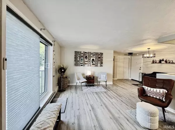 2927 Westbrook Drive #B201, Fort Wayne, IN 46805-2041