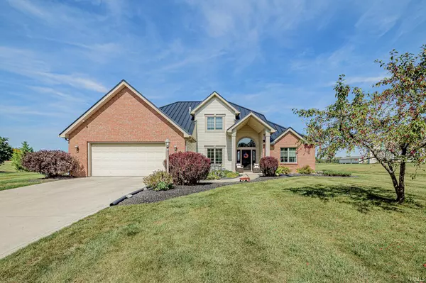 1388 W Glenview Court, Columbia City, IN 46725-8494