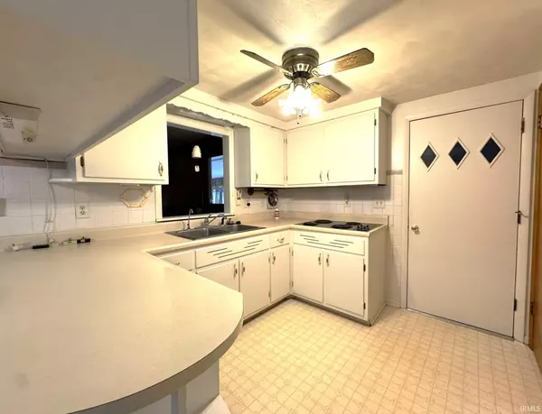 Fairmount, IN 46928,521 Howard Court