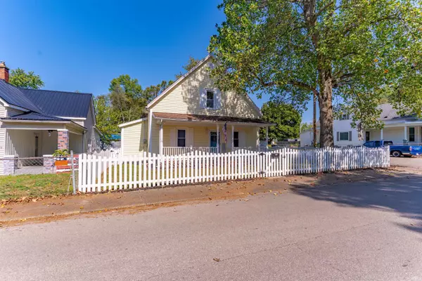 424 E Oak Street, Boonville, IN 47601-2047