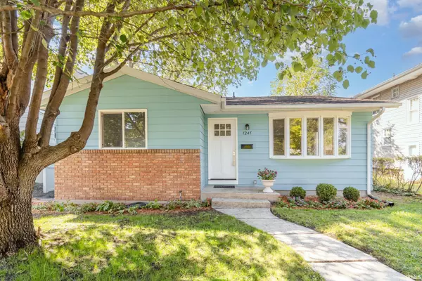 1245 Woodward Avenue, South Bend, IN 46616-1527