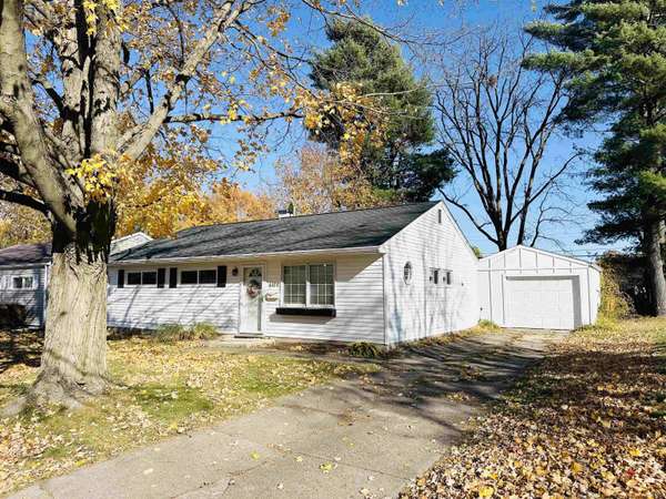 4120 Woodvale Drive, South Bend, IN 46614