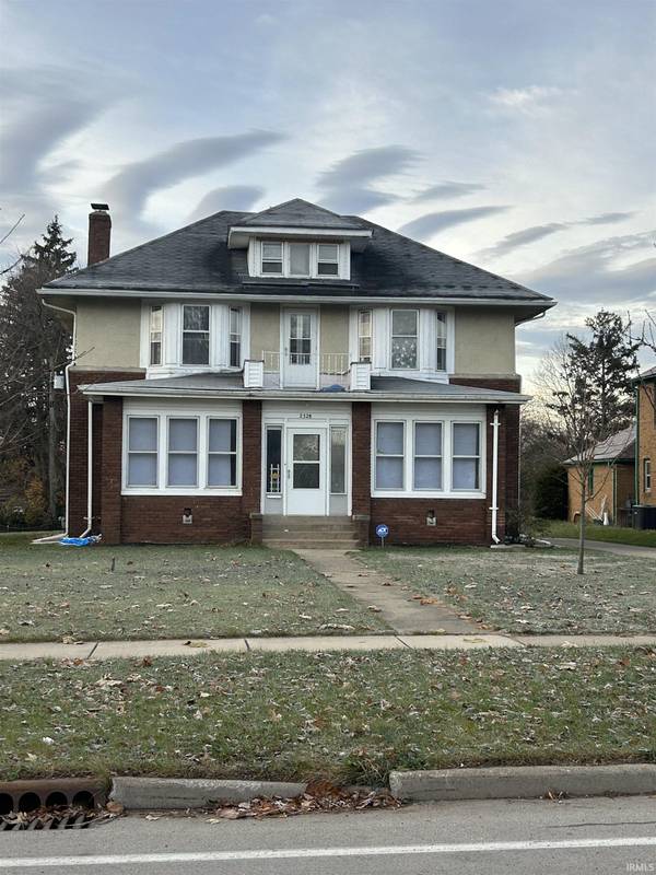 2528 Lincoln Way, South Bend, IN 46628-1951