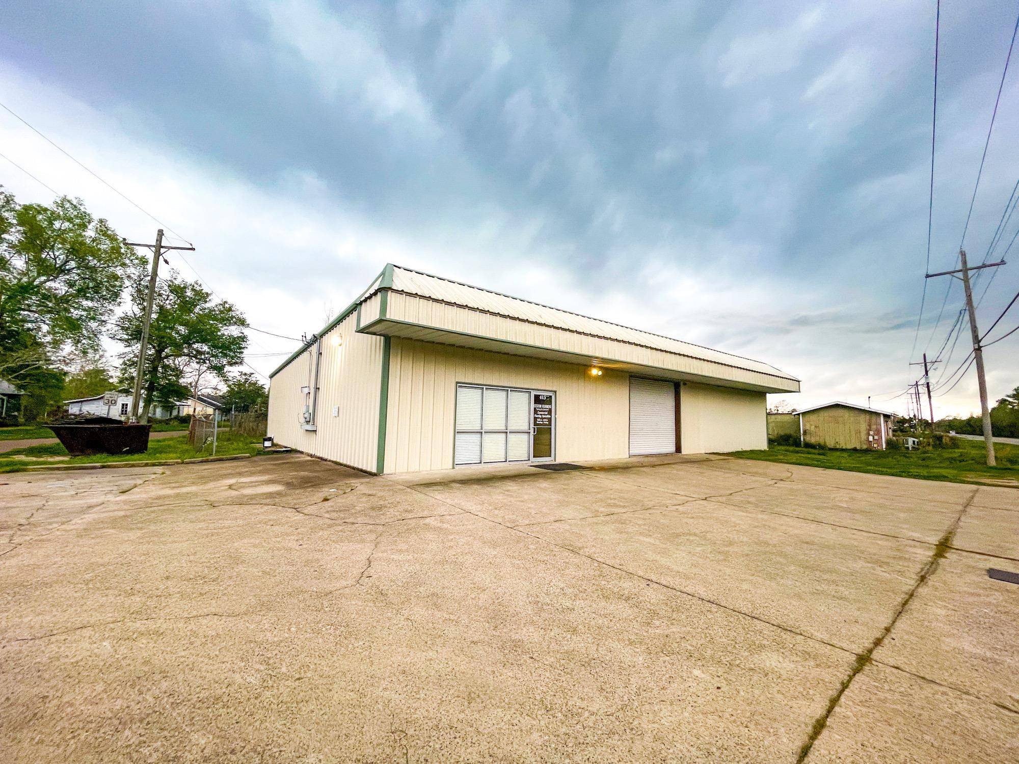 415 Hwy 90, Vidor, TX 77662