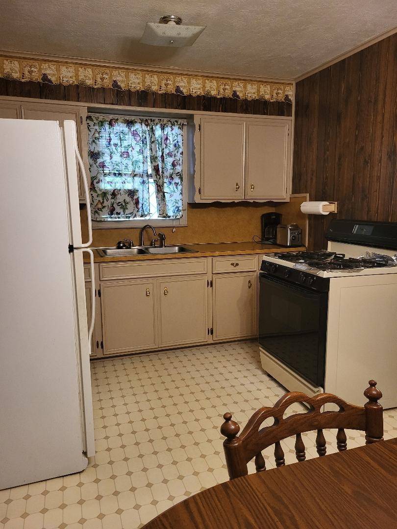 Groves, TX 77619,5221 Doyle Ave