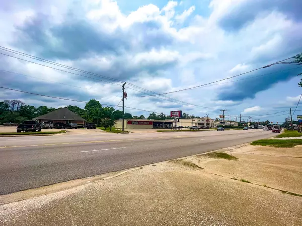 Vidor, TX 77662,1270 N Main Street