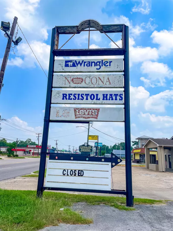 Vidor, TX 77662,1080 N Main St