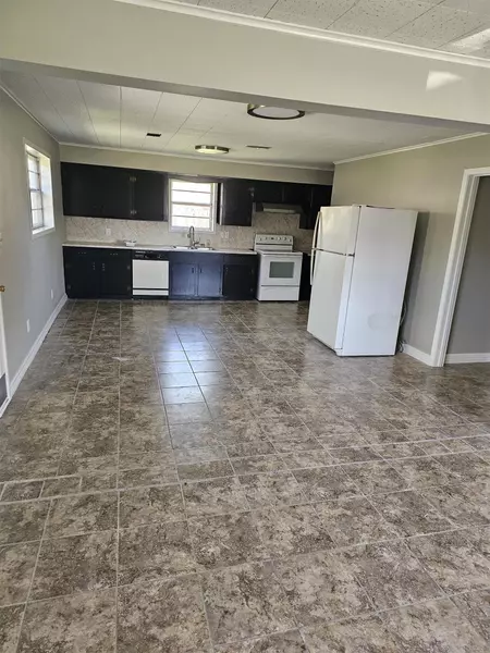 715 N 5th St., Silsbee, TX 77656