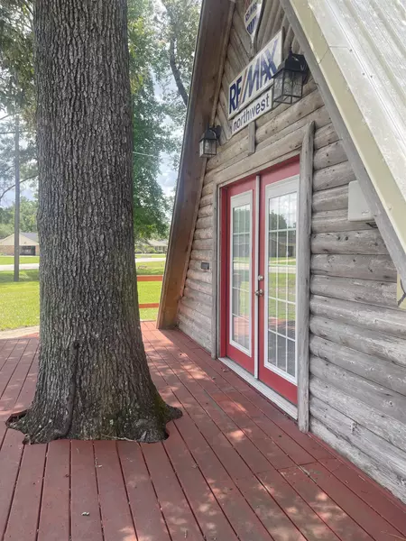 1008 Pinewood Blvd, Sour Lake, TX 77659