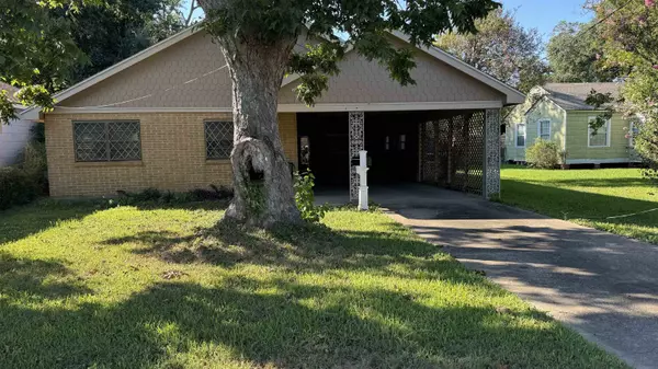 6253 Jefferson Blvd., Groves, TX 77619