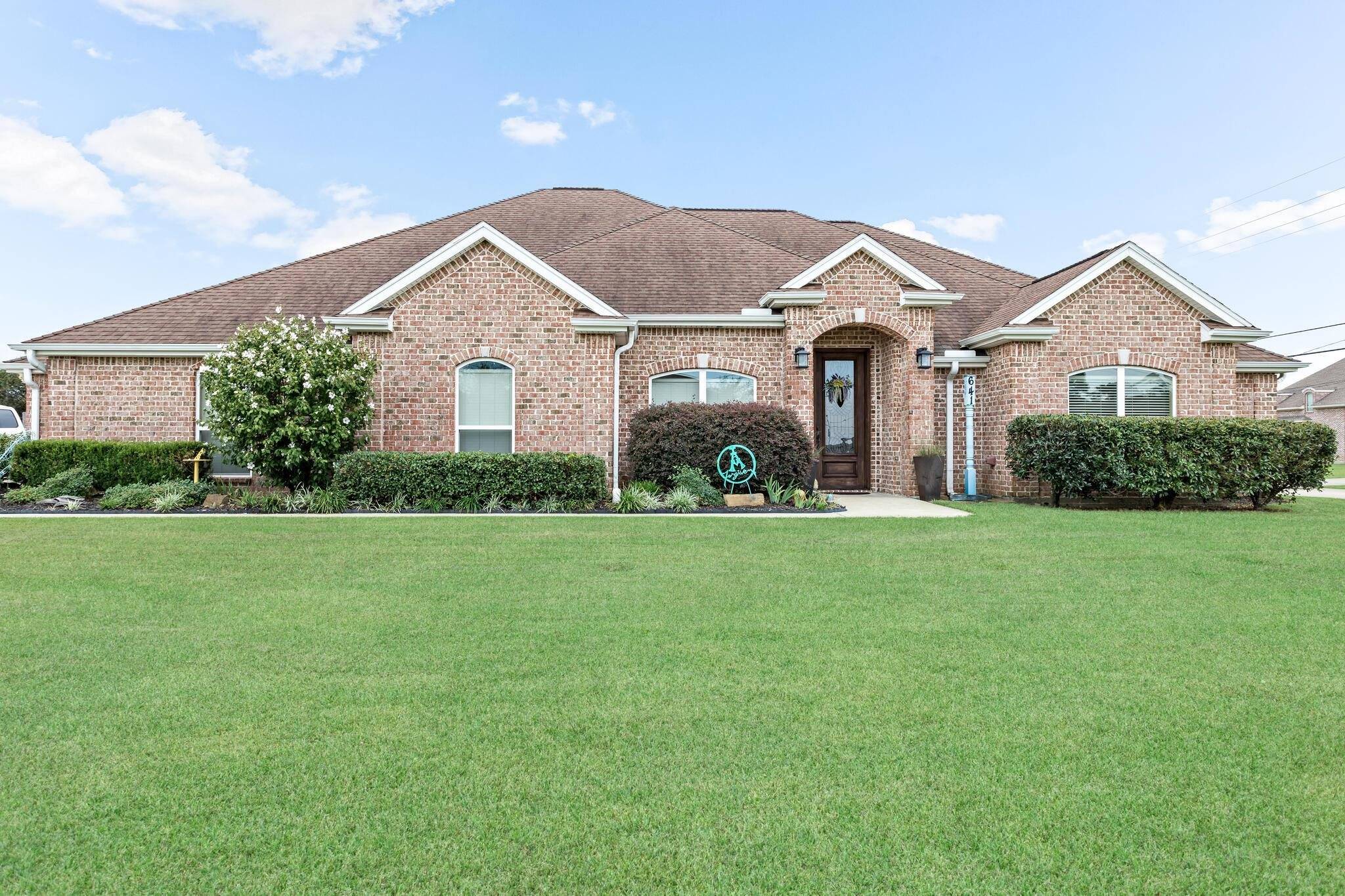 641 Pioneer, Bridge City, TX 77611