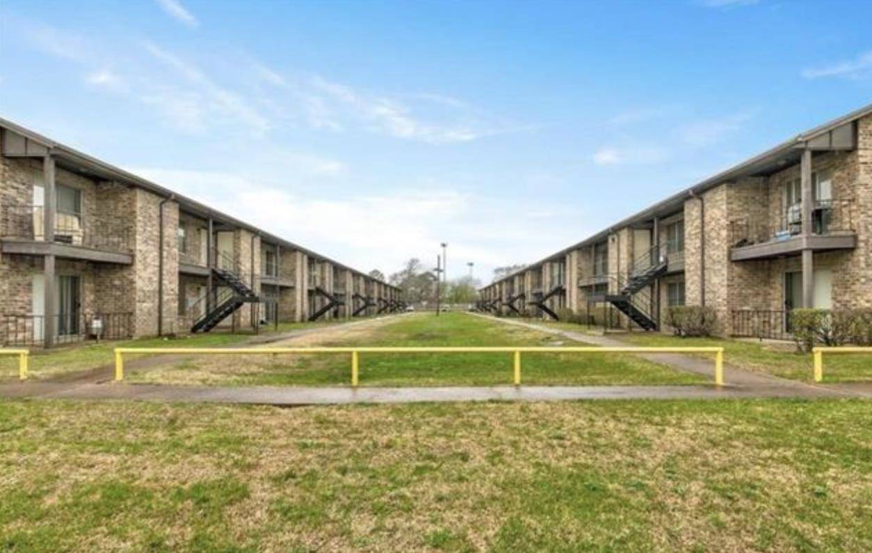 4165 Crow Road, Beaumont, TX 77707