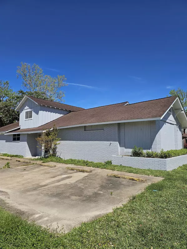 715 N 5TH ST, Silsbee, TX 77656