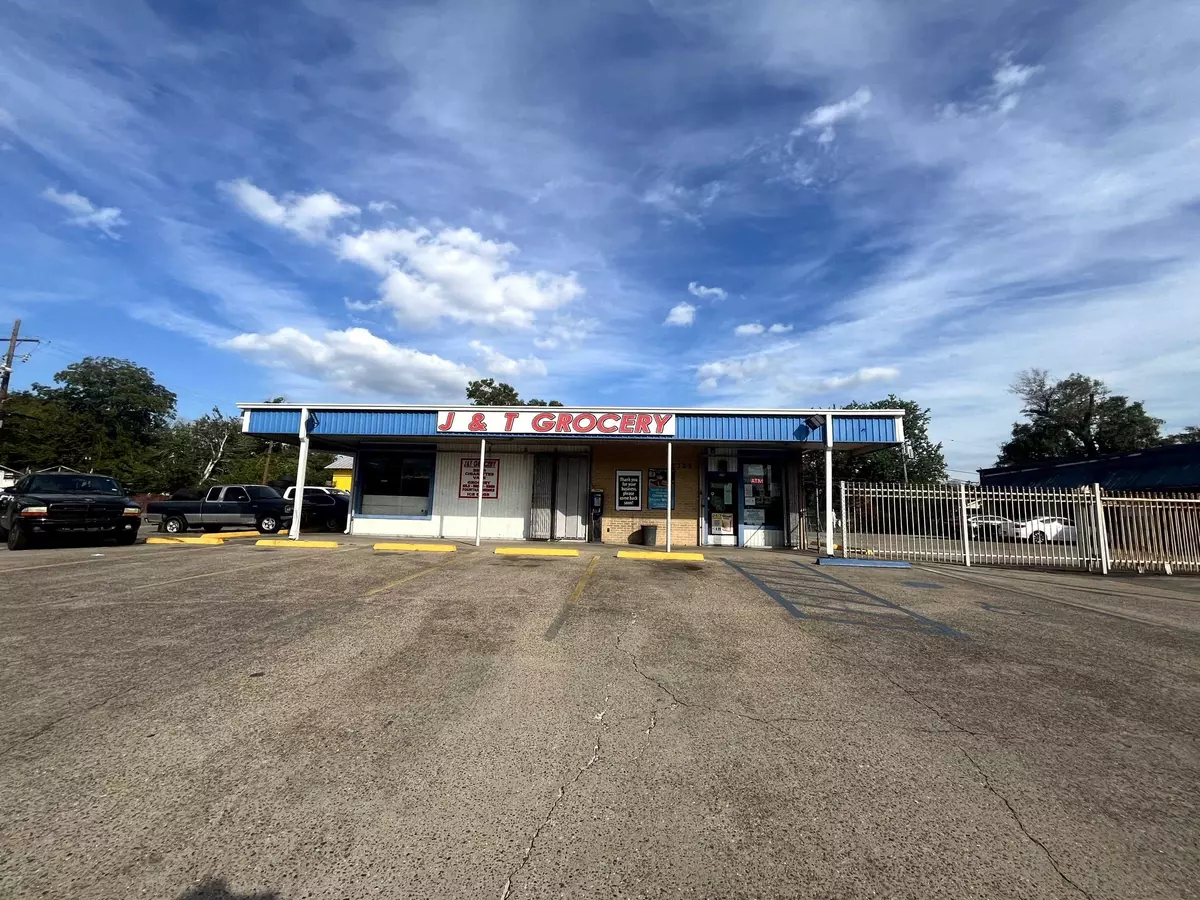 Beaumont, TX 77701,2325 S 4th St