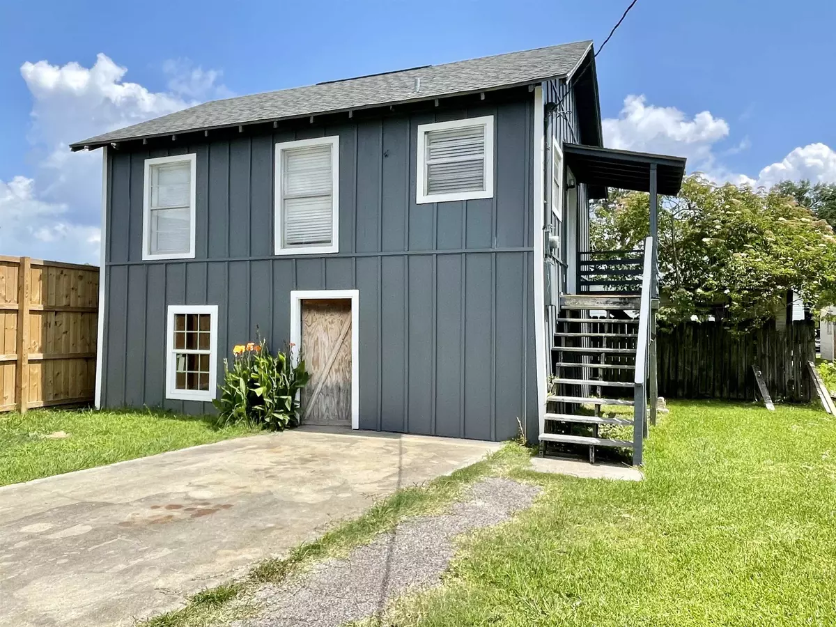 Port Neches, TX 77651,722 Avenue C