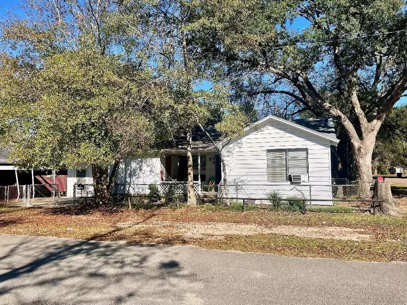 805 N 6th, Silsbee, TX 77656