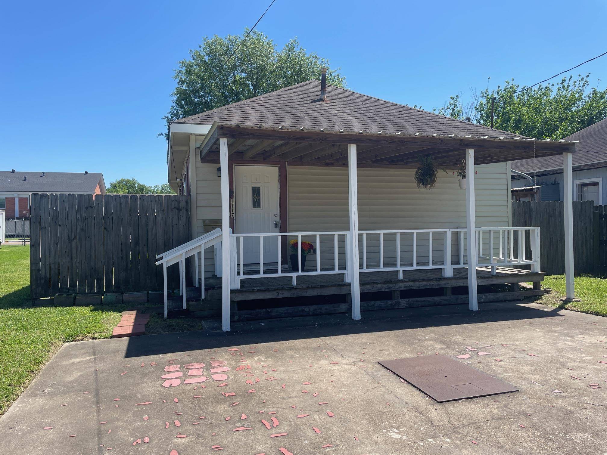 1117 Dallas Street, Port Neches, TX 77651