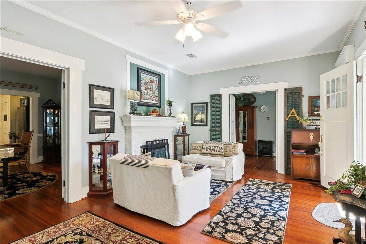 Orange, TX 77630,606 W Cherry Avenue