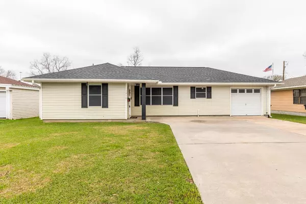 1416 S 35th St, Nederland, TX 77627