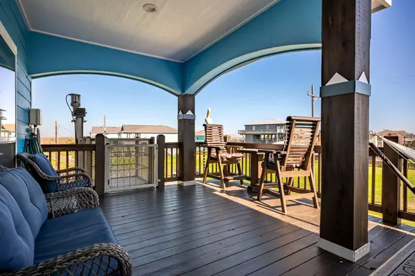 Crystal Beach, TX 77650,967 Palm Ridge