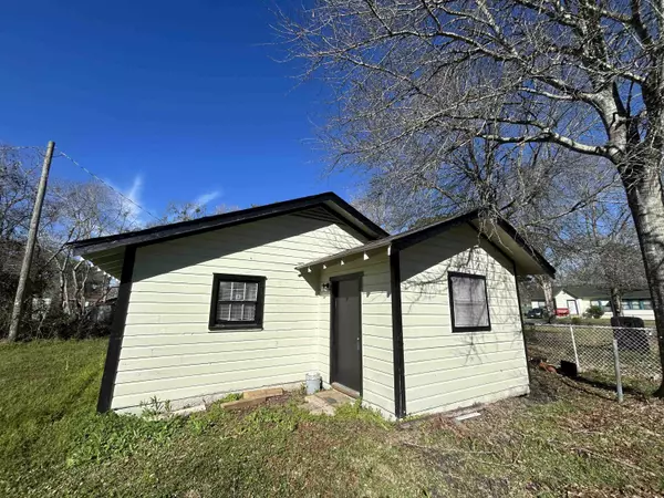 425 Mill St, Kountze, TX 77625