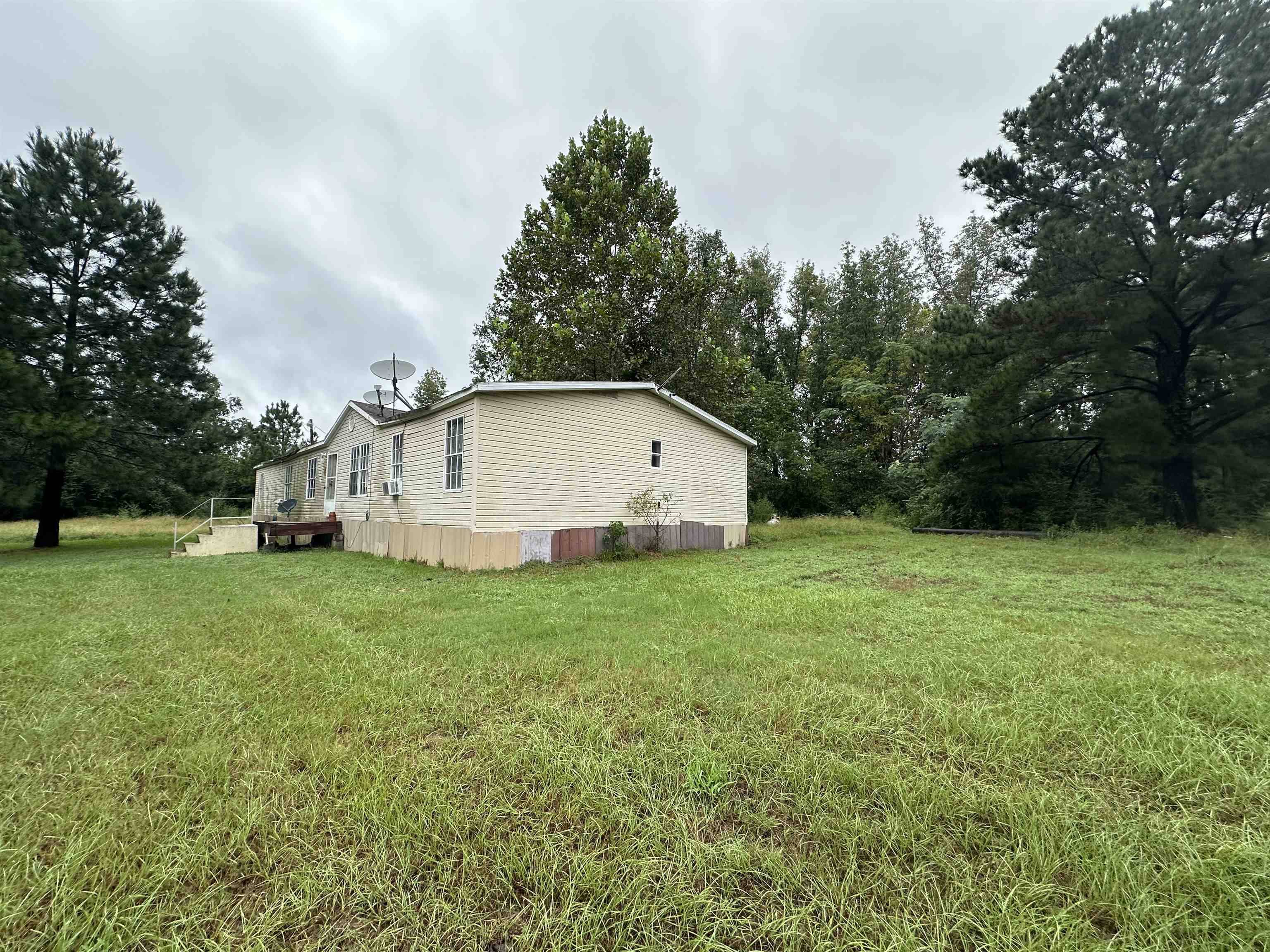 880 Loggins Rd, Bronson, TX 75930