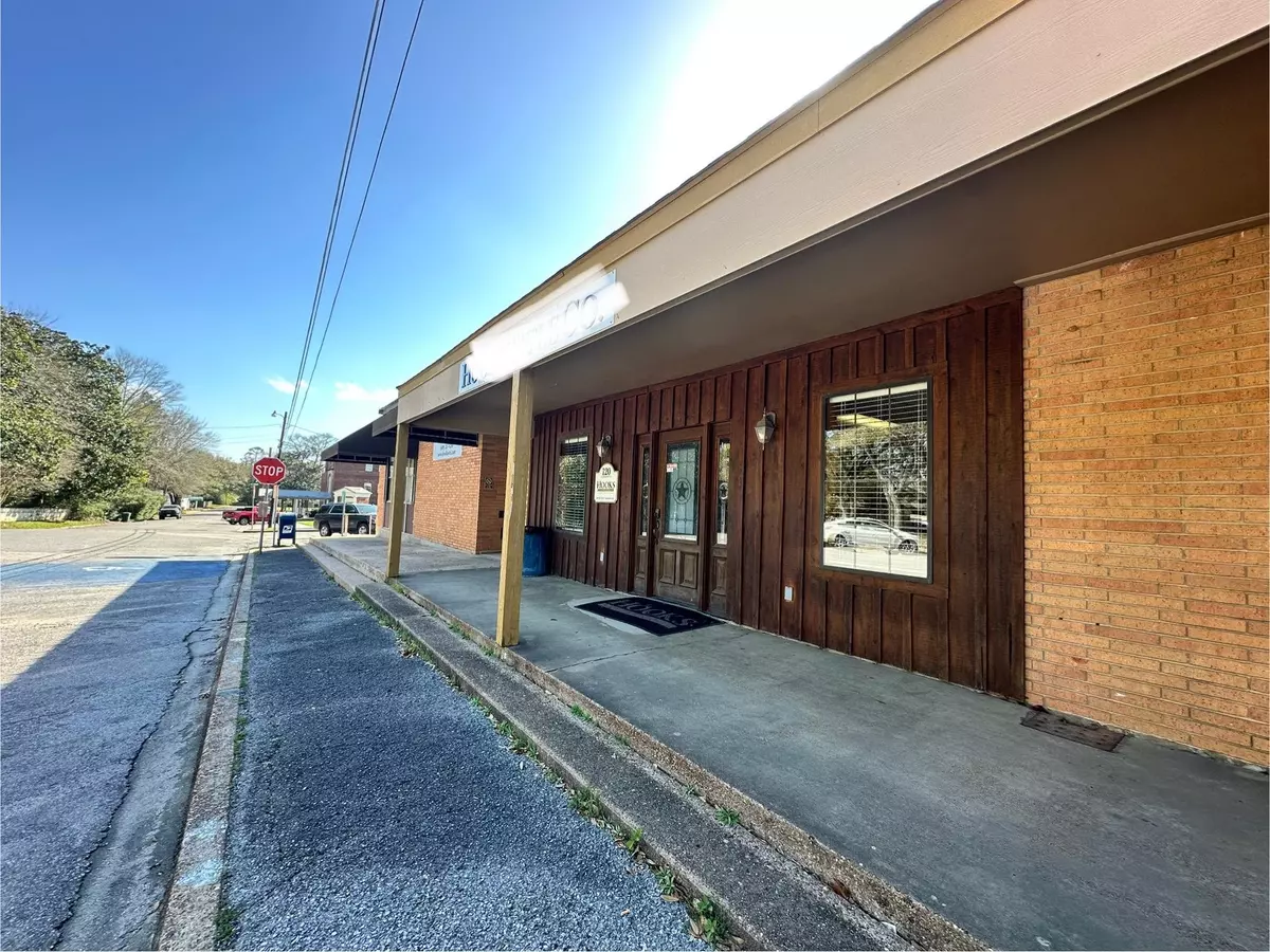 Woodville, TX 75979,120 S charlton st