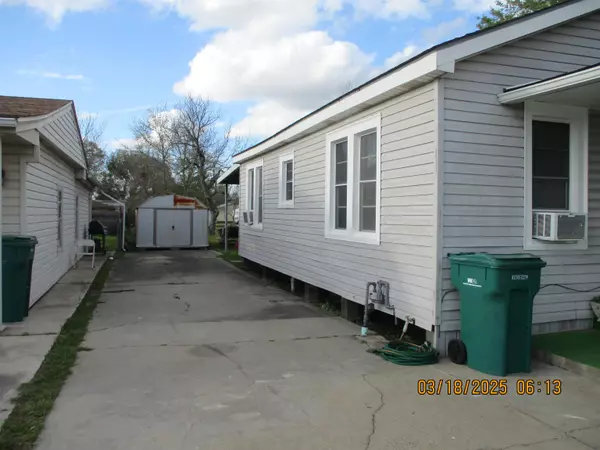 Orange, TX 77630,1806 Dupont Dr