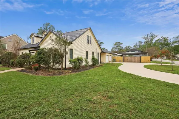 Beaumont, TX 77706,895 23rd St.