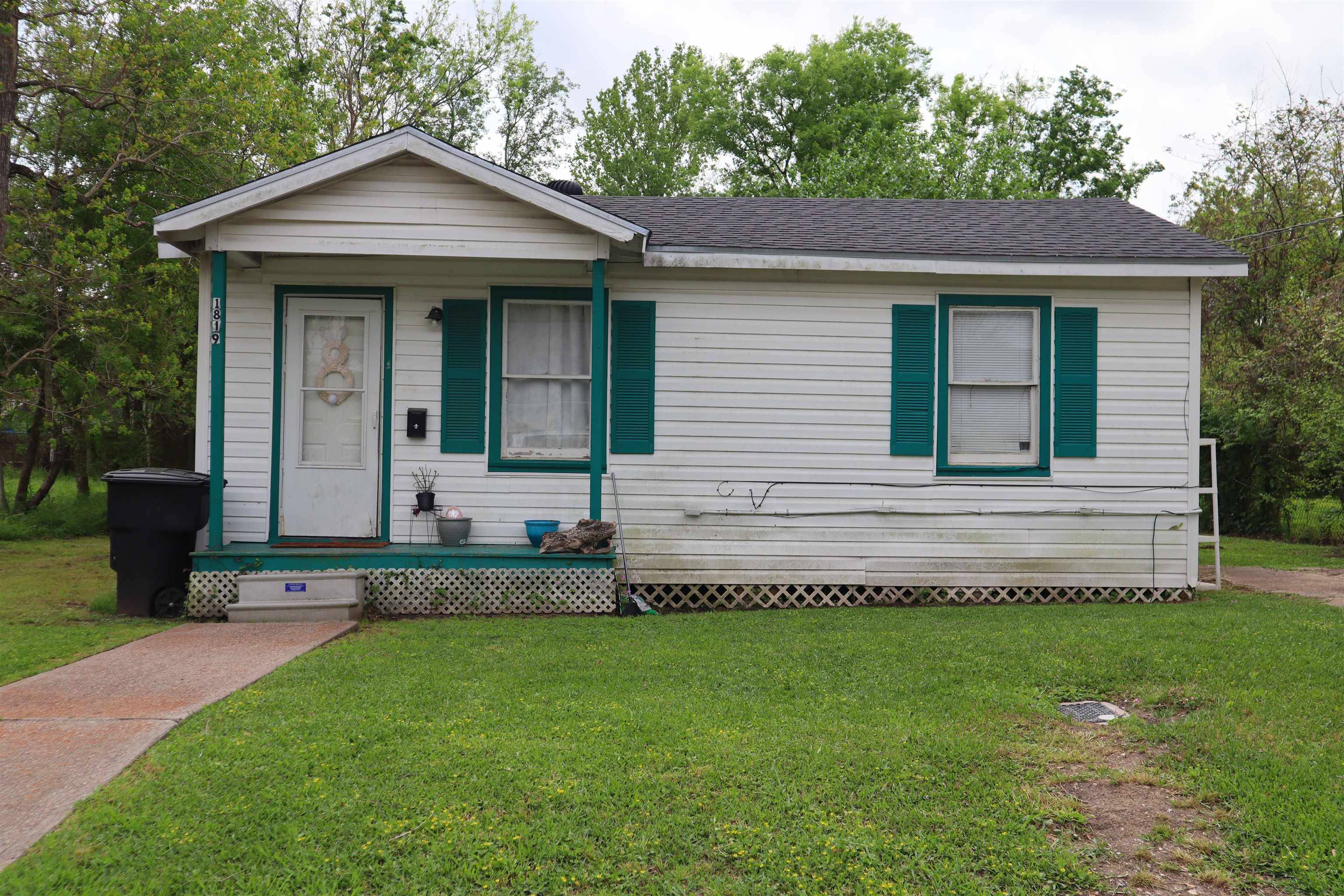 1819 N 19th St., Nederland, TX 77627