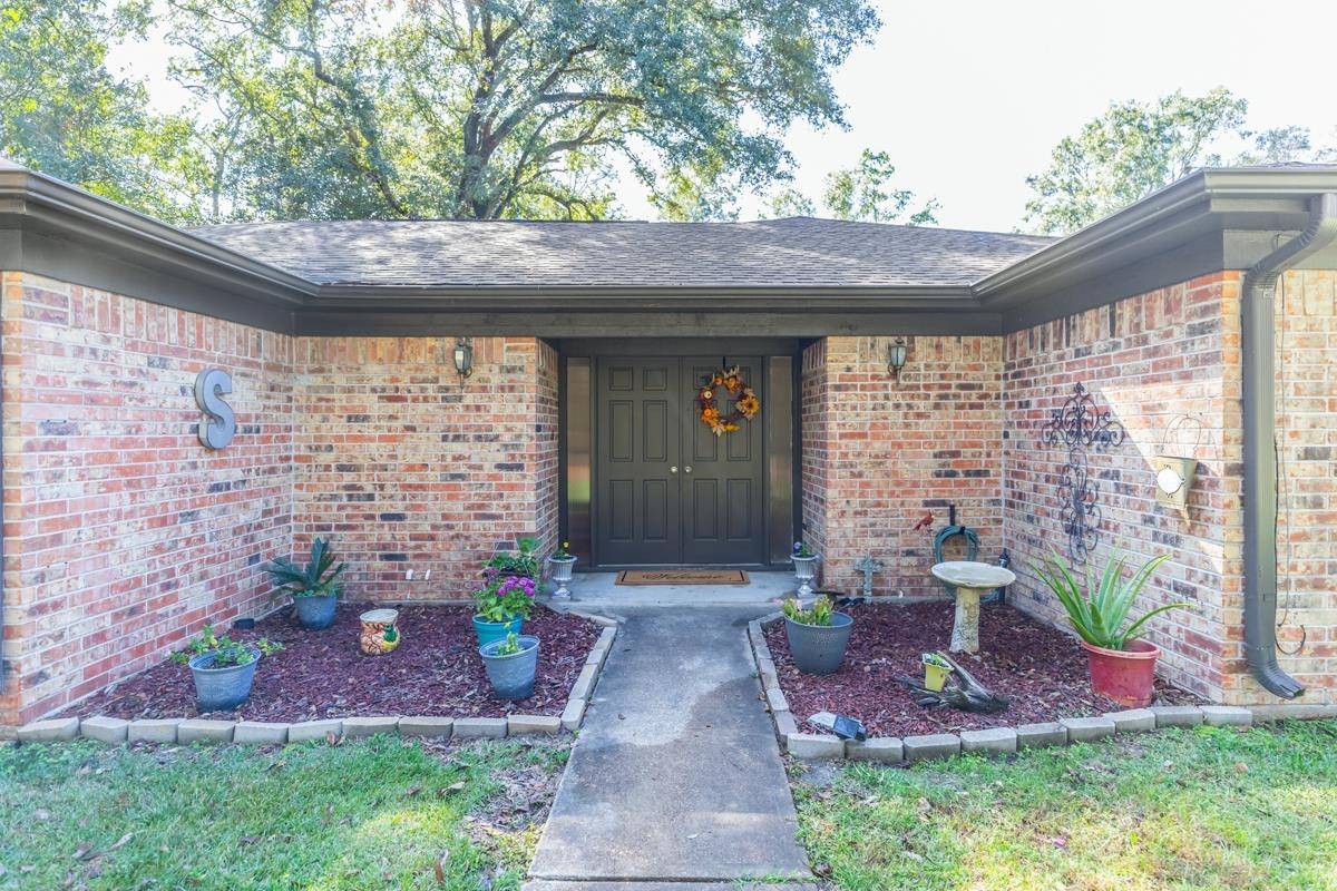 Village Mills, TX 77663,804 Camphor Circle