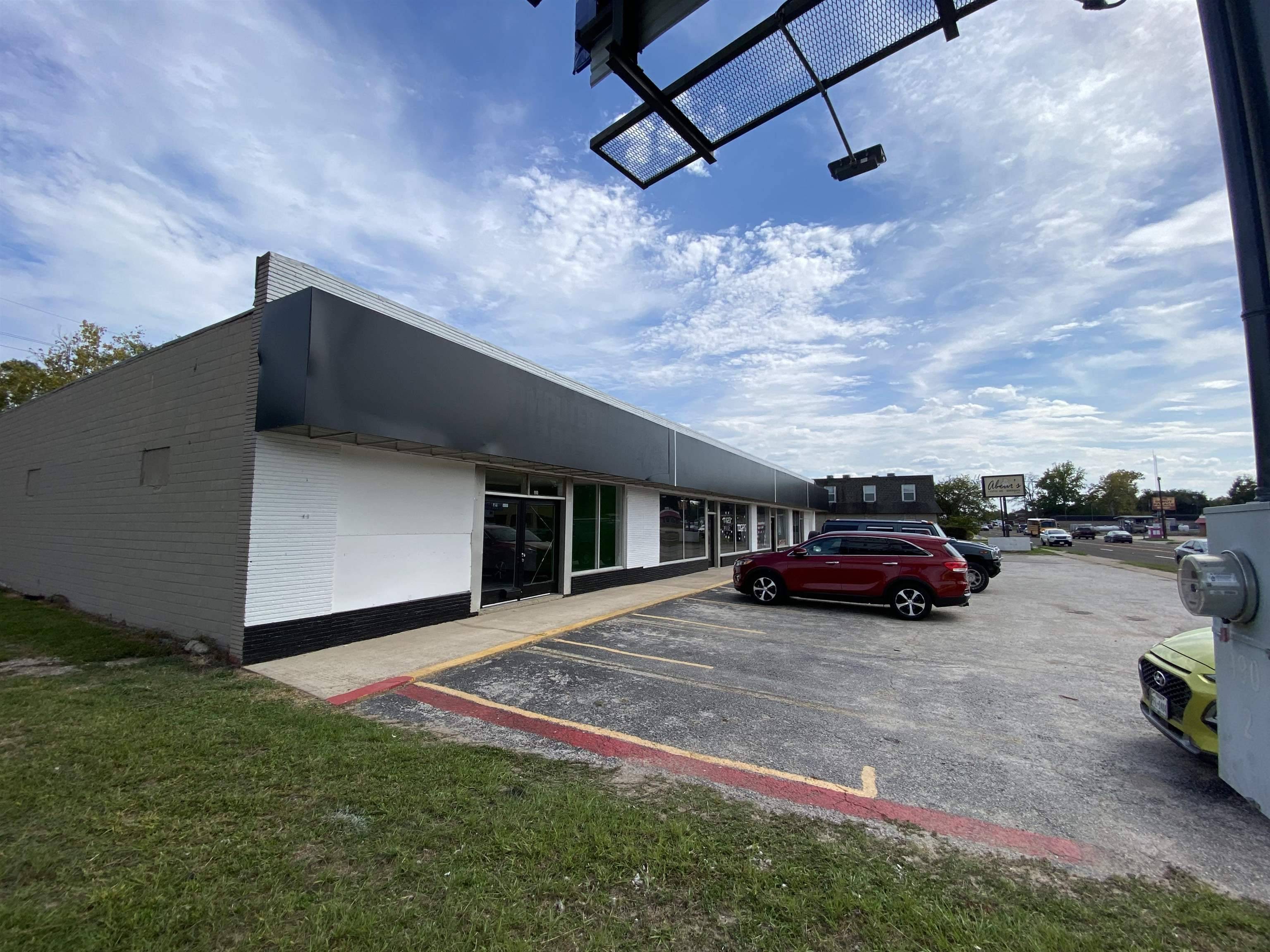 Silsbee, TX 77656,970-980 N 5th