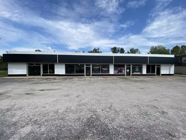 Silsbee, TX 77656,970-980 N 5th