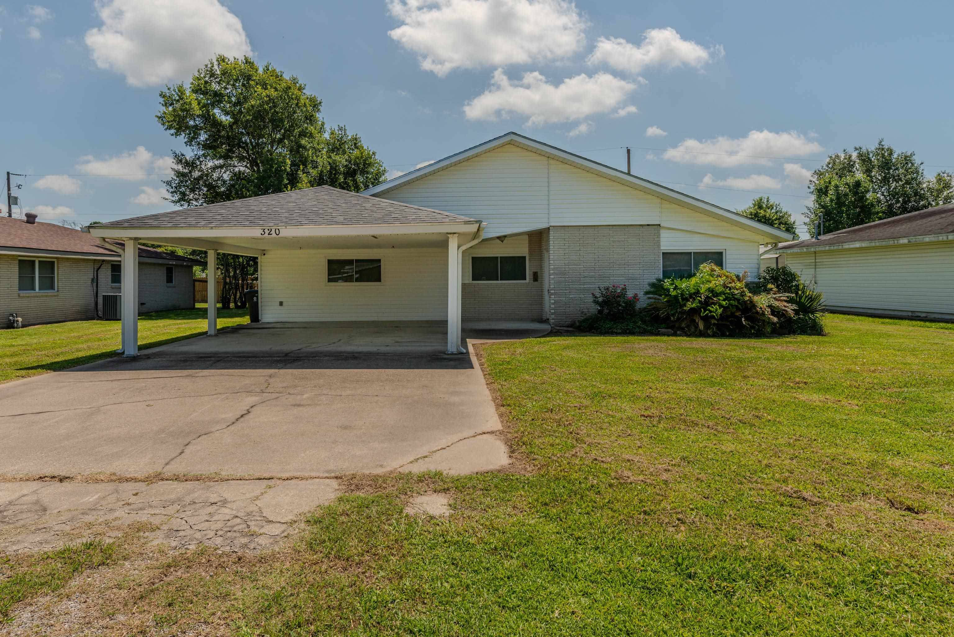 320 Bell Avenue, Bridge City, TX 77611-8801