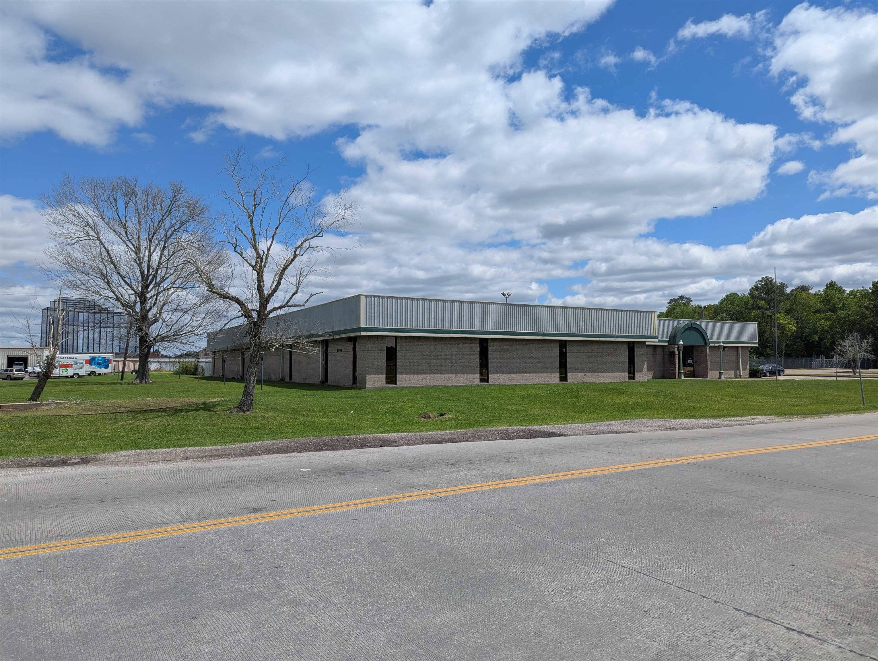 Beaumont, TX 77707,6095 College St